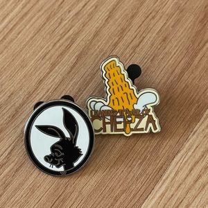 Disney pins (2)